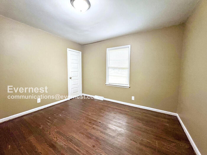 Building Photo - 1516 Haven Dr N