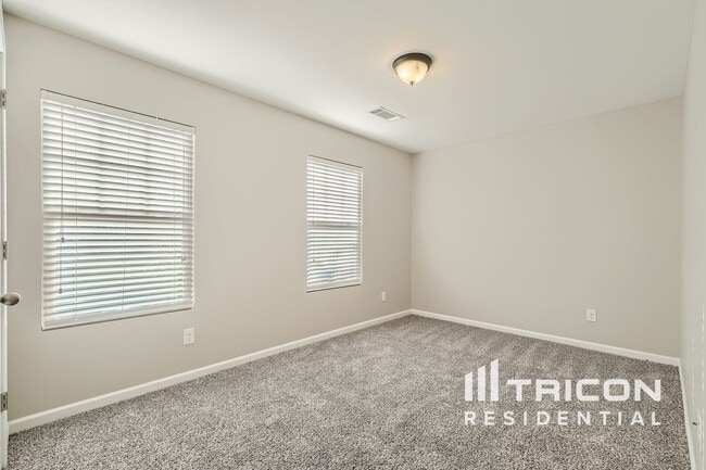 Building Photo - 3479 Sandstone Trail SE