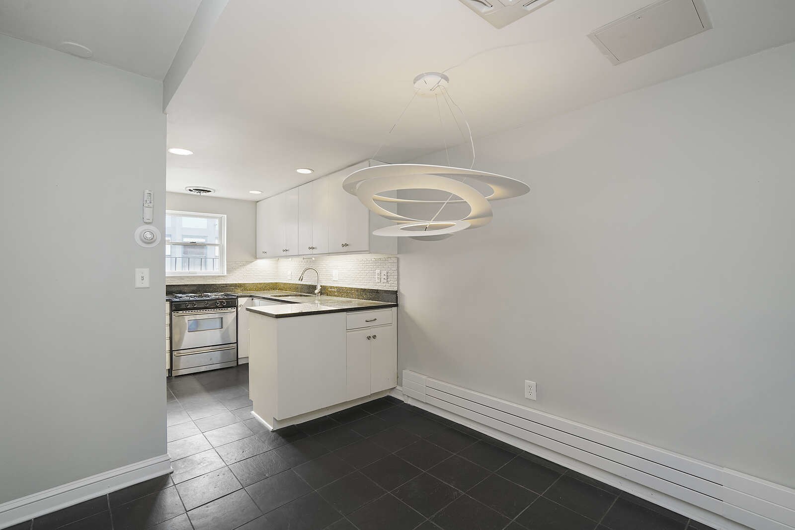 Building Photo - 16 Follen St
