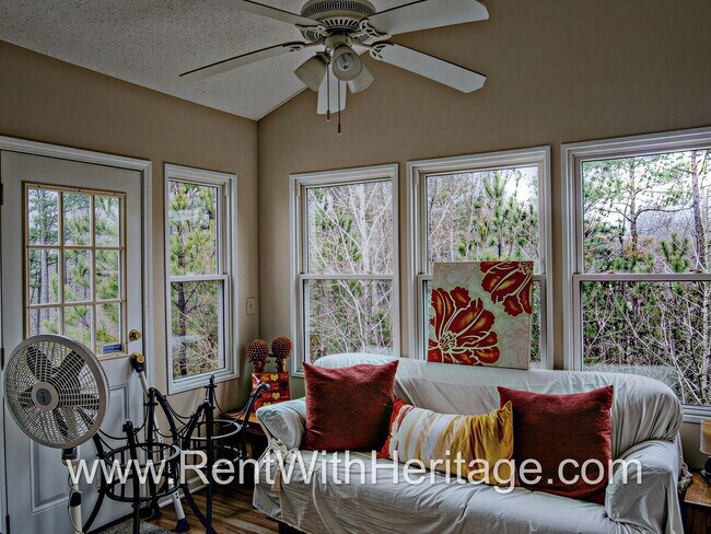 Building Photo - WOW!!!.....GORGEOUS 4Bd / 3Ba / UPGRADES GALLORE/ SWIM / TENNIS COMMUNITY