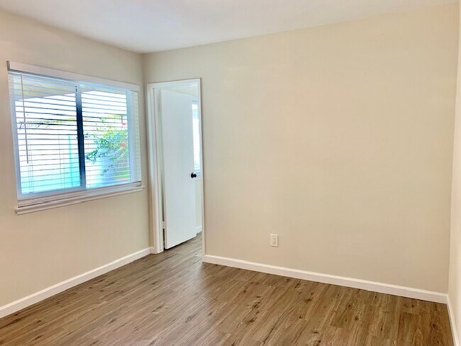Building Photo - 109 E Channel Islands Blvd