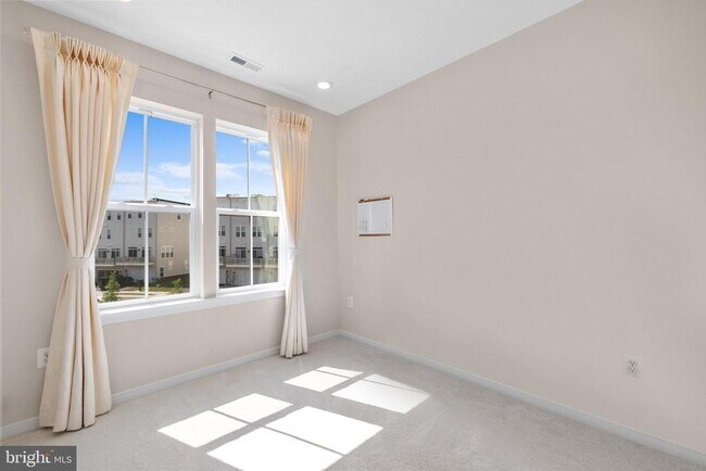 Building Photo - 23158 Horseshoe Trl Sq