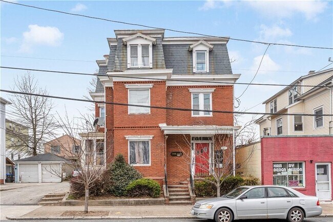 Building Photo - 332 Academy Ave