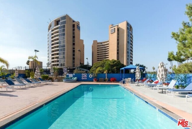 Building Photo - 4337 Marina City Dr