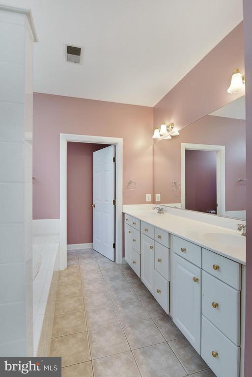 Building Photo - 8416 Churchside Dr