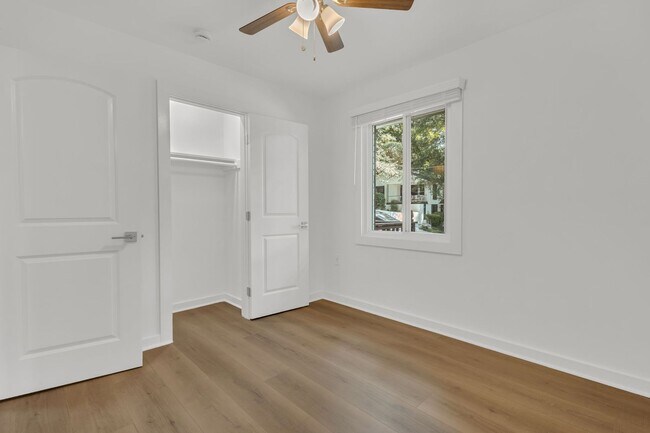 Building Photo - Newly Renovated Beauty!