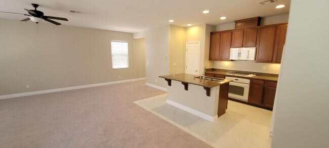 Building Photo - STILLHOUSE rsearching? 3 bedrooms, 2.5 bat...