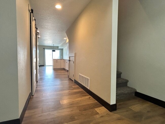 Building Photo - 3 Bed / 2.5 Bath Townhouse with Fenced Yard – Great Kalispell Location!