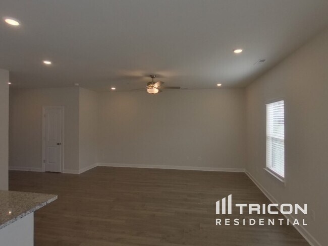 Building Photo - 3427 Quintana Dr