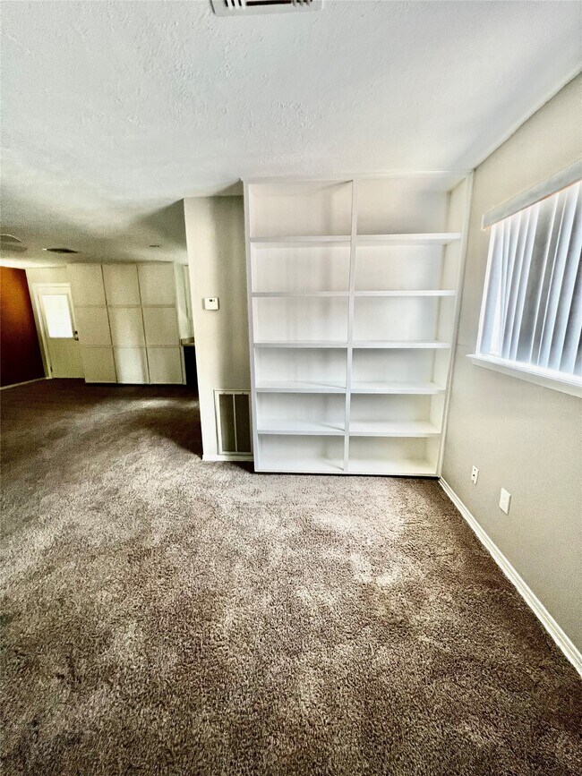 Building Photo - 17527 Forest Mist Dr