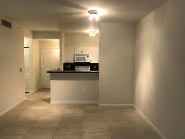 Building Photo - 630 S Sapodilla Ave