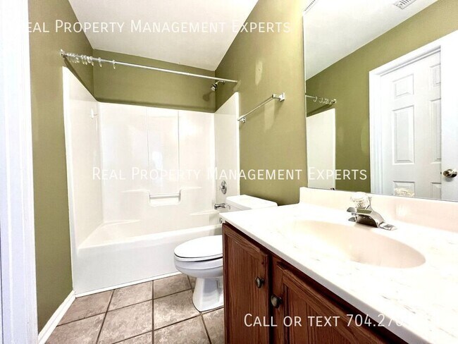 Building Photo - 9902 Redbud Tree Ct