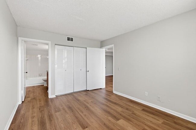 Building Photo - TWO BEDROOM ONE BATHROOM!! MOVE IN READY!! WATERFRONT COMMUNITY!!