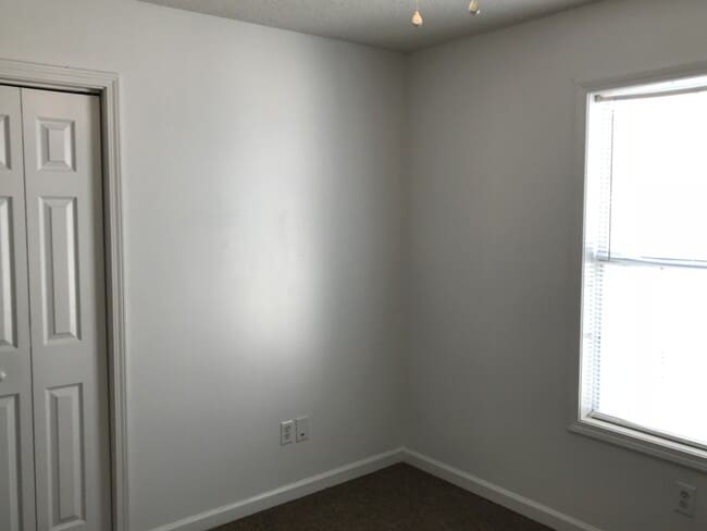 Building Photo - Pet Friendly 3 Bedroom, 2 Bath Duplex in C...