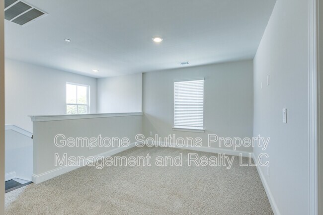 Building Photo - 204 Douglas Bend Rd