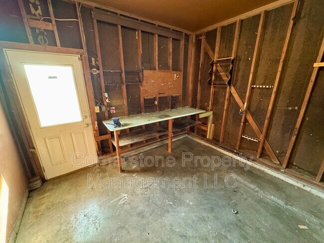 Building Photo - 202 W Bridge St