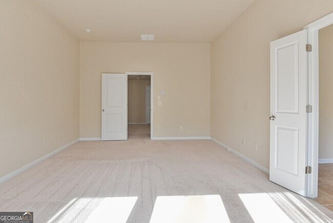 Building Photo - 4665 Woodbine Way