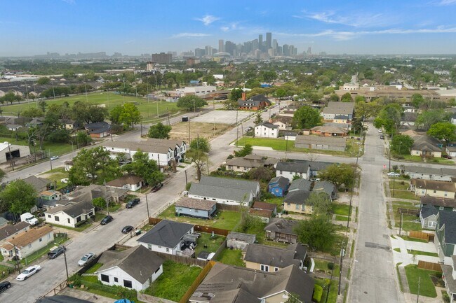 Building Photo - 5415 Margarita St