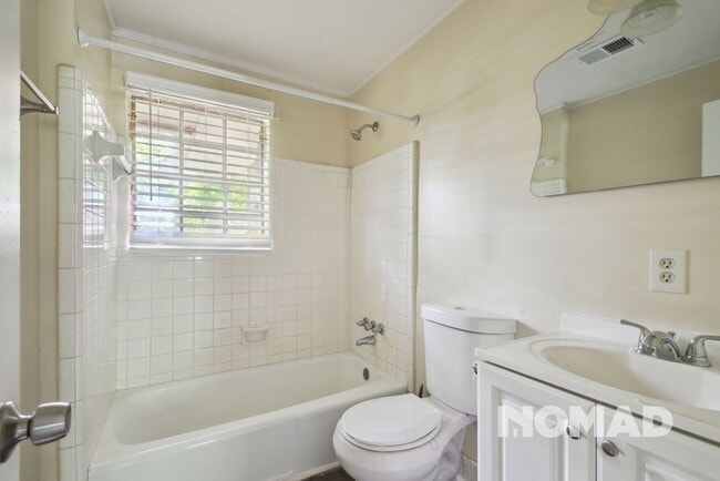Building Photo - Charming 2BR Duplex in East Point
