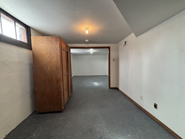 Building Photo - 2 Bedroom House for Rent