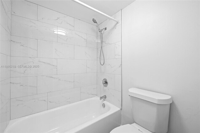 Building Photo - 16740 NE 9th Ave