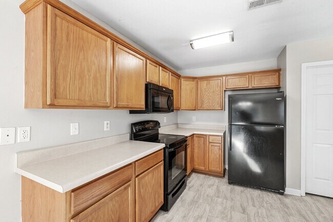 Building Photo - Spacious 4 BR, 2.5 BA, Master BR on Main, Conveniently Located Between Greenville and Spartanburg