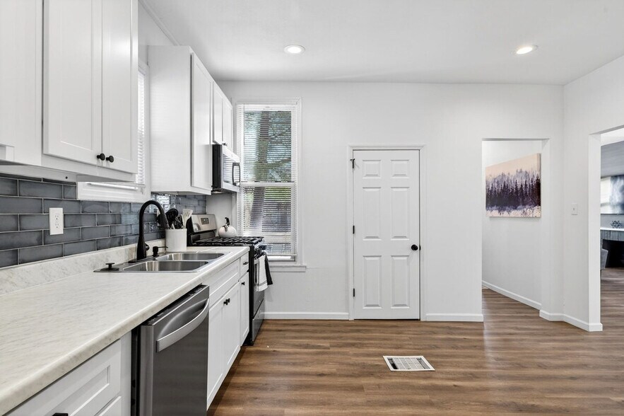 Building Photo - 6575 Odell St