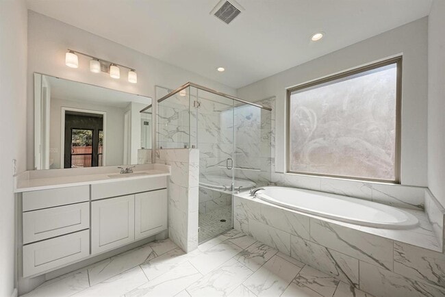 Building Photo - 133 Bauer Lp