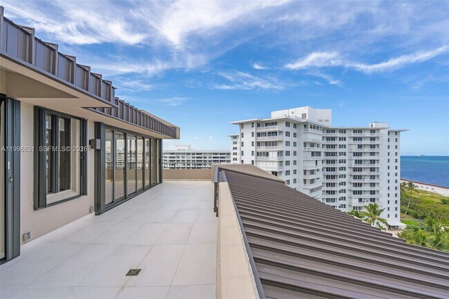 Building Photo - 251 Crandon Blvd