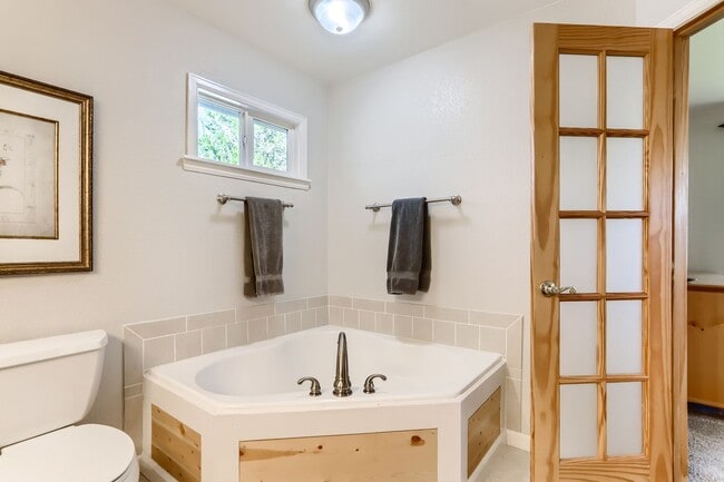 Building Photo - Spacious 5 BDR Lafayette Home - Close to Coal Creek Trail