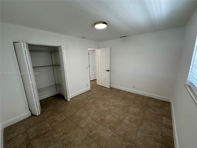 Building Photo - 4830 SW 41st Ave