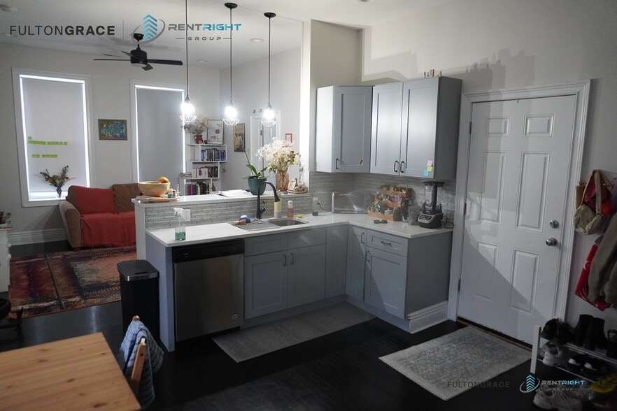 Building Photo - 2031 W 23rd St