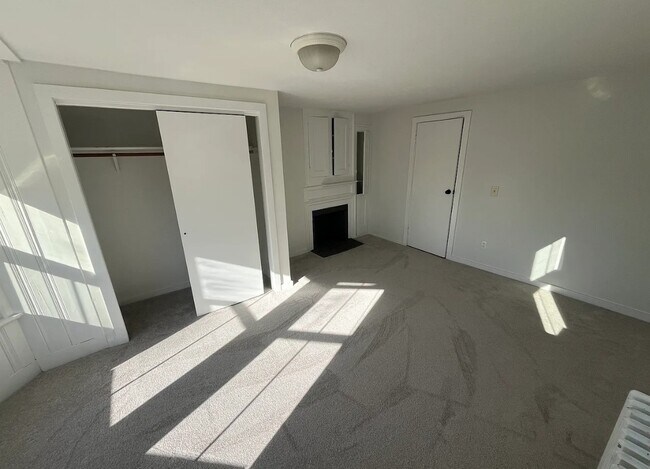 Building Photo - 9 Essex Rd