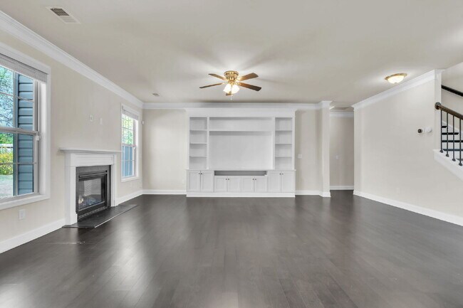 Building Photo - 4BR/3BA Luxury Home with Bonus Room, Screened Porch & Fenced Yard $2,600/mo rent