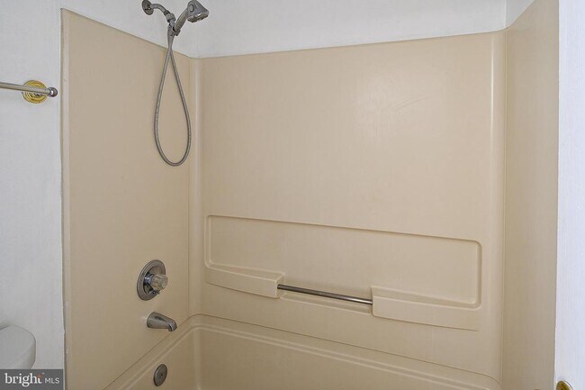 Building Photo - 8360 Montgomery Run Rd