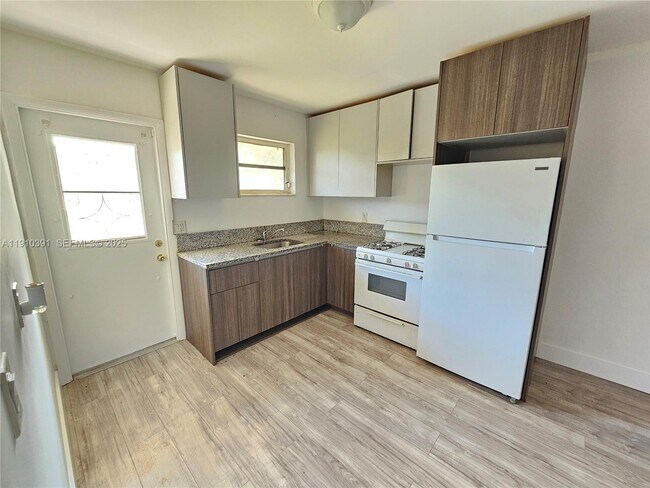 Building Photo - 8162 NW 5th Ave