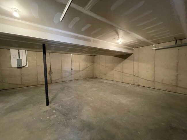Building Photo - 3 bedroom 2.5 bathroom Townhome in Lancast...