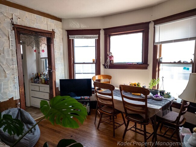 Building Photo - 146 W Gorham St