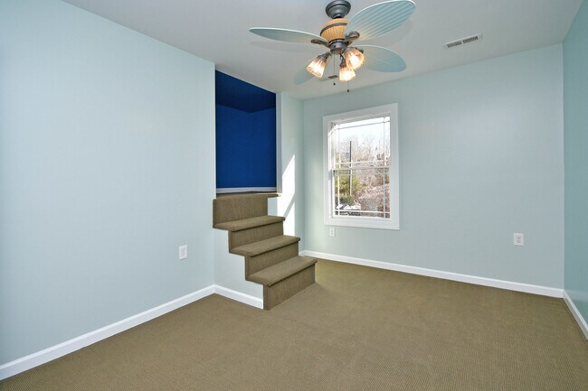 Building Photo - 400 Sunward Path