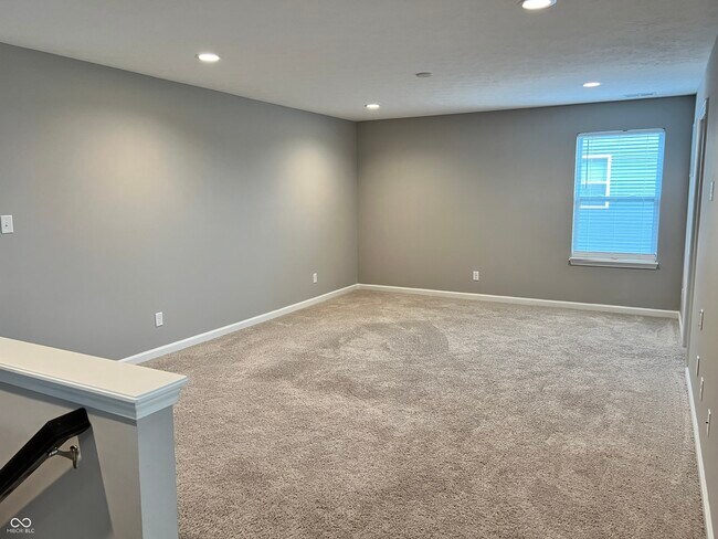 Building Photo - 5656 Grosbeak Dr