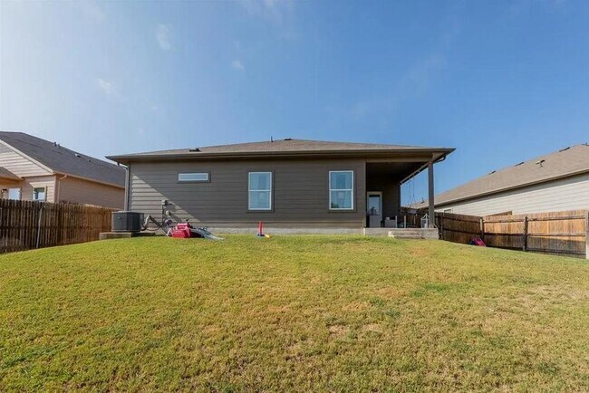 Building Photo - 652 Donegal Ln