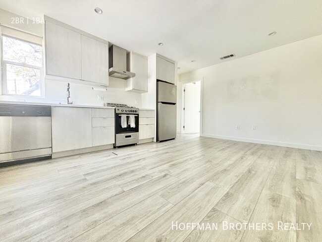 Building Photo - 727 Silver Lake Blvd