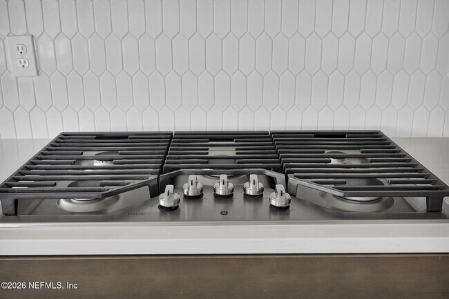 Building Photo - 202 Sutton Dr