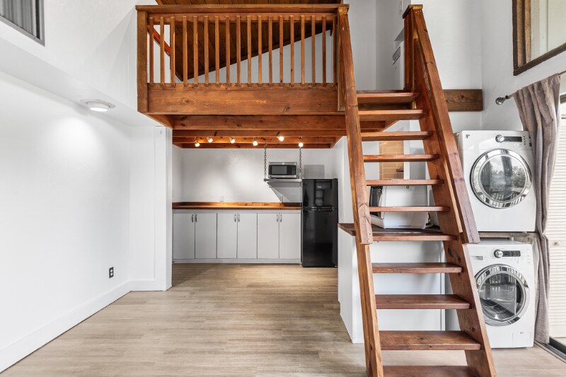 Building Photo - 2036 Corner Lake Dr