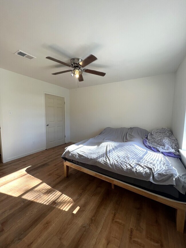 Building Photo - 325 Ferguson Ave