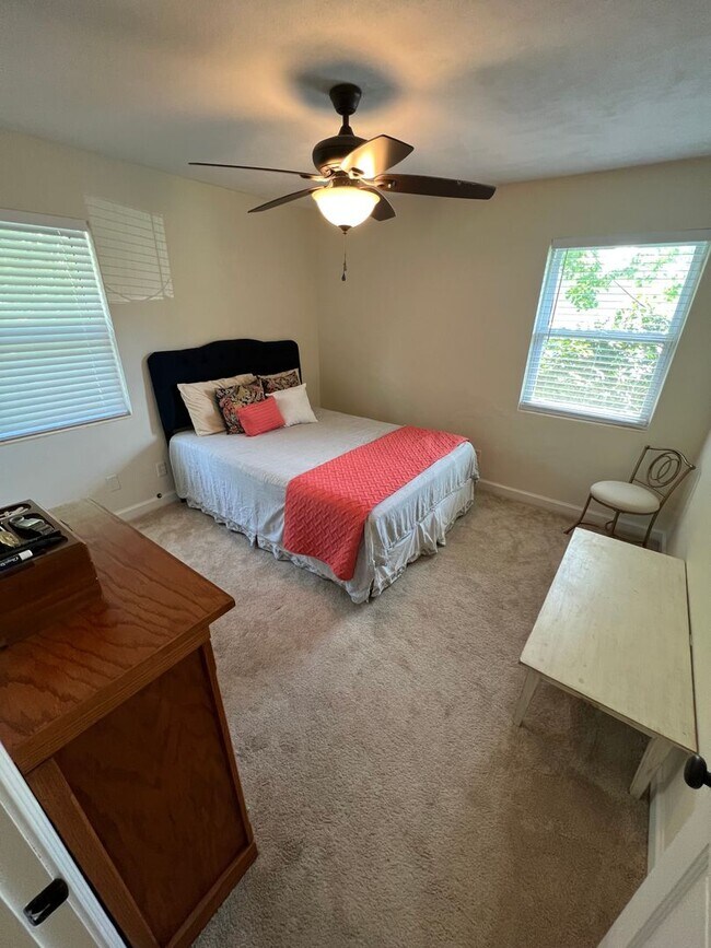 Building Photo - Splendid 3 Bed/2 Bath Home in North Pensacola