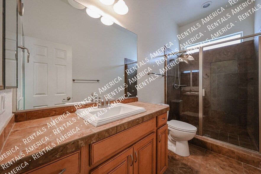 Building Photo - 1133 E Buckingham Ave