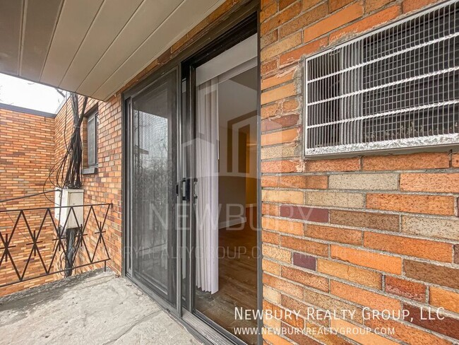 Building Photo - Welcome to Your New Home in the Westwood/O...