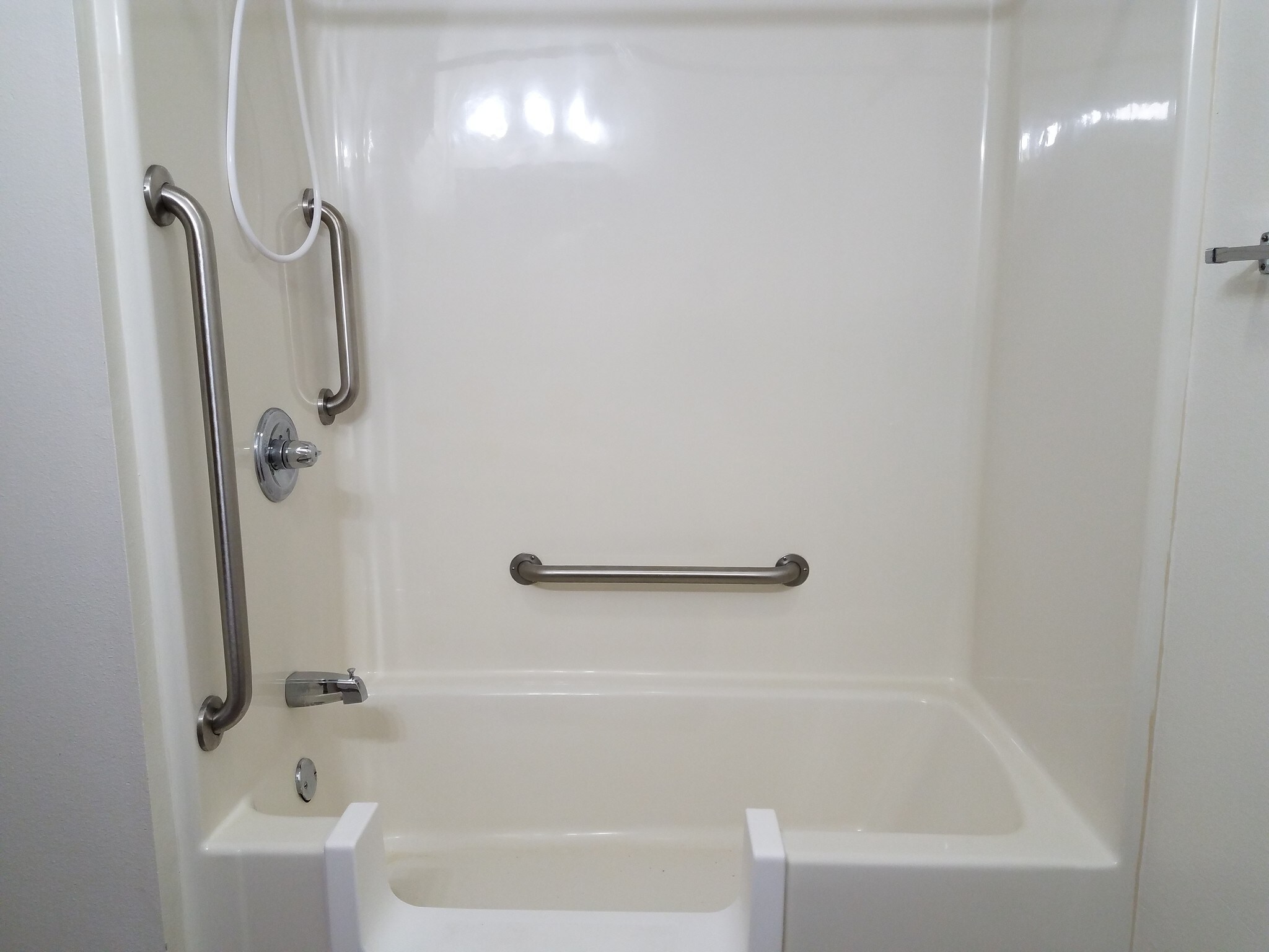 Building Photo - 1749 Lynx Ave