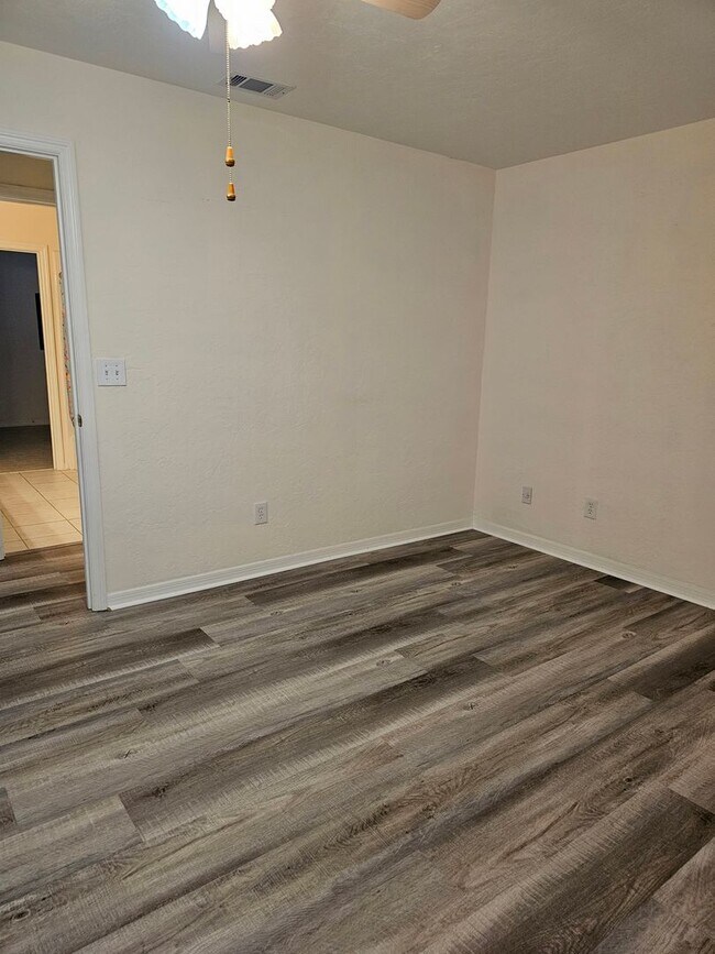 Building Photo - (2/2 Turkey Creek Forest)
